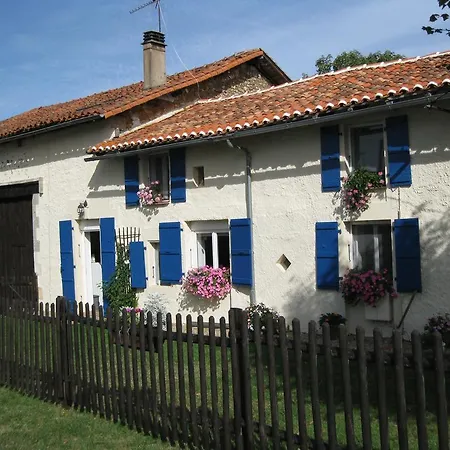 Maison Des Fleurs בית הארחה Nieuil