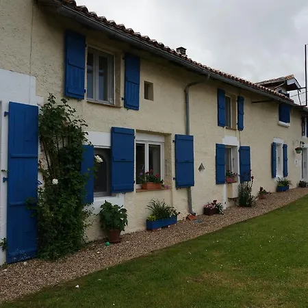 Maison Des Fleurs בית הארחה Nieuil